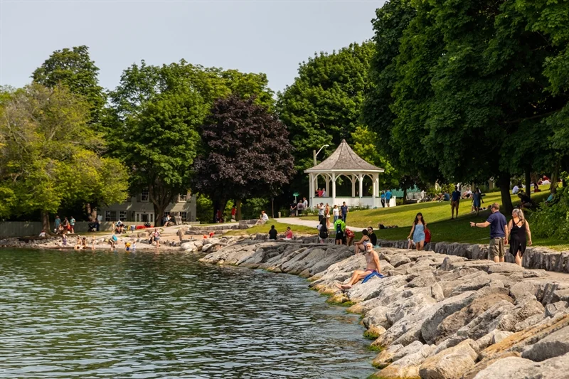 A peaceful waterfront gazebo in Niagara-on-the-Lake, a popular spot for relaxation and sightseeing.